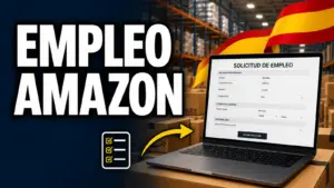 Imagen promocional sobre empleo en Amazon en España, con un portátil mostrando una solicitud de empleo en un almacén y la bandera española de fondo.
